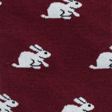 Calcetines burdeos con conejos blancos - DiversoMen