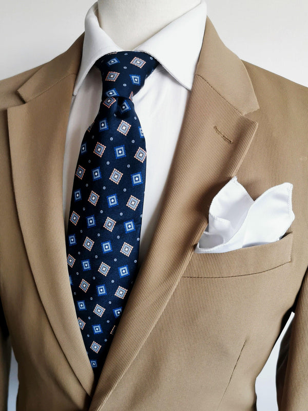Corbata azul marino con cuadros cremas y blancos - DiversoMen