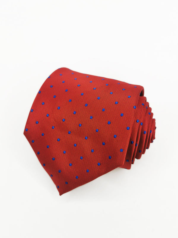 Corbata roja con lunares azules medianos